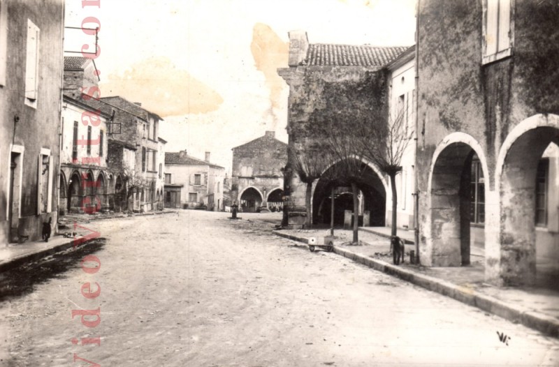 CPA 08 St Macaire Place du Mercadiou