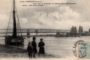 Langoiran Pont sur la Garonne et passage d un remorqueur