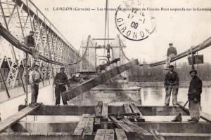 langon les travauxde demolition de l ancien pont suspendu sur la garonne