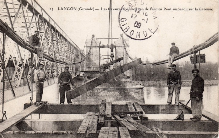 langon les travauxde demolition de l ancien pont suspendu sur la garonne