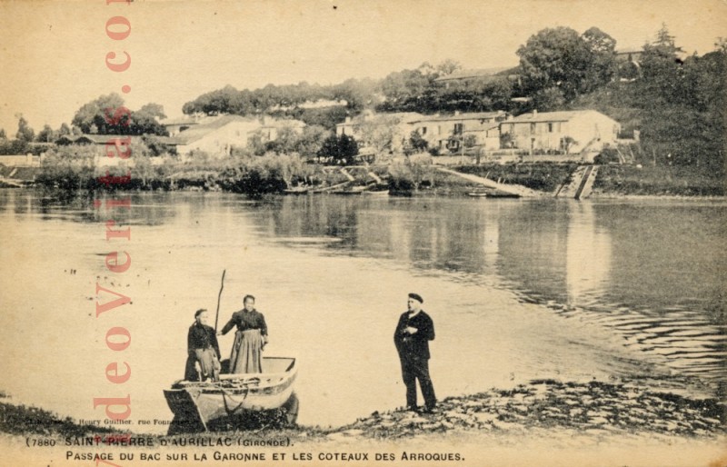 11  7880  saint pierre d aurillac  gironde  passage du bac sur la garonne et les coteaux des arroques