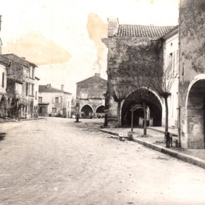 CPA 08 St Macaire Place du Mercadiou