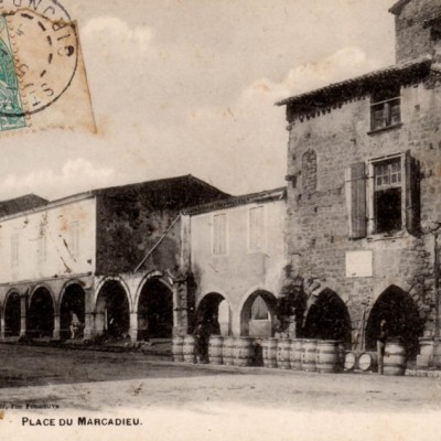 CPA St Macaire Place du Mercadiou