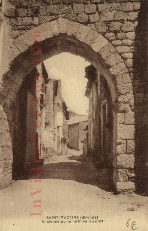 Saint Macaire Ancienne porte fortifiee au Port