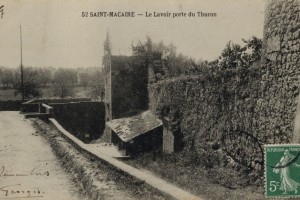 Saint Macaire Le lavoir porte du Thuron