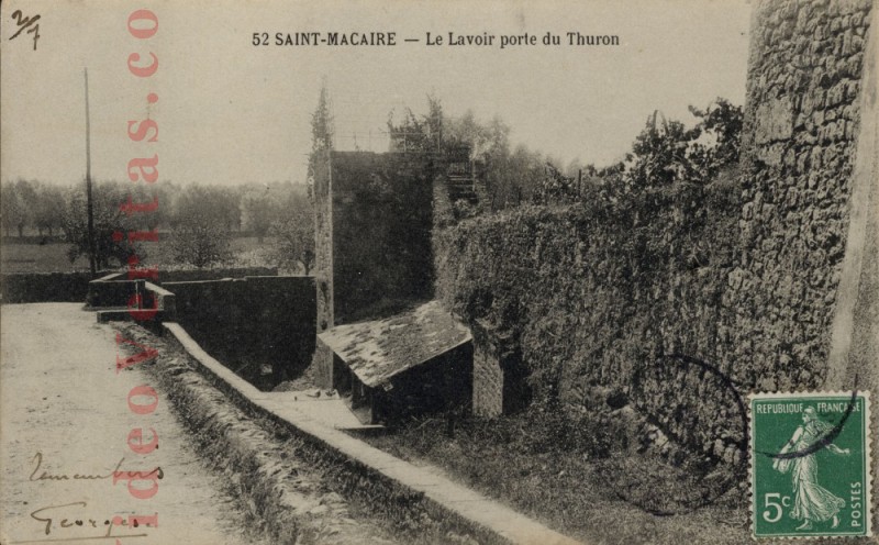 Saint Macaire Le lavoir porte du Thuron