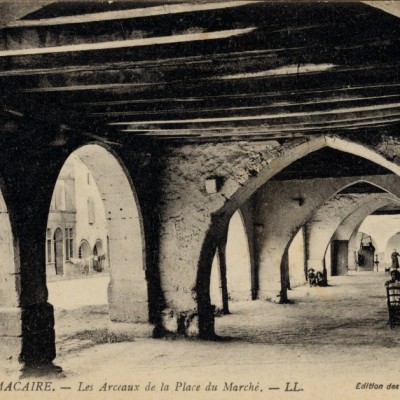 Saint Macaire Les Arceaux de la Place du Marche