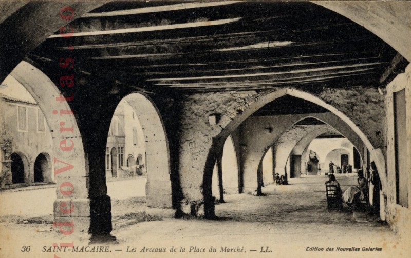 Saint Macaire Les Arceaux de la Place du Marche