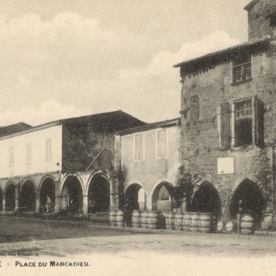 Saint Macaire Place du Marcadieu 02