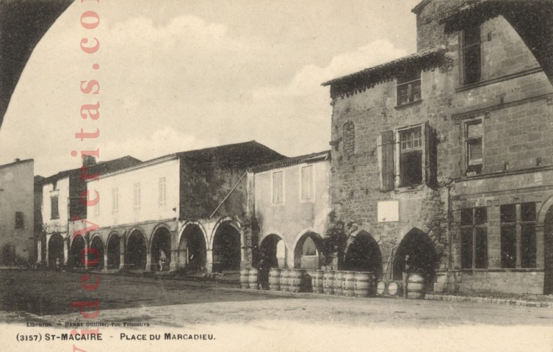 Saint Macaire Place du Marcadieu 02