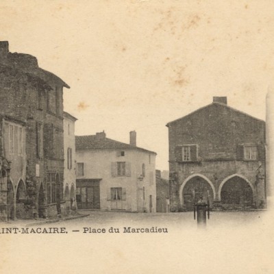Saint Macaire Place du Marcadieu 04