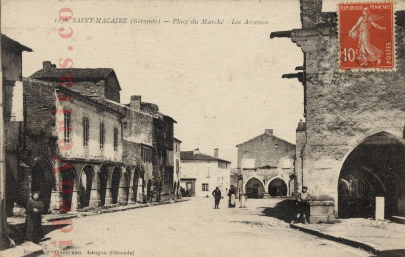 Saint Macaire Place du Marche Les Arceaux