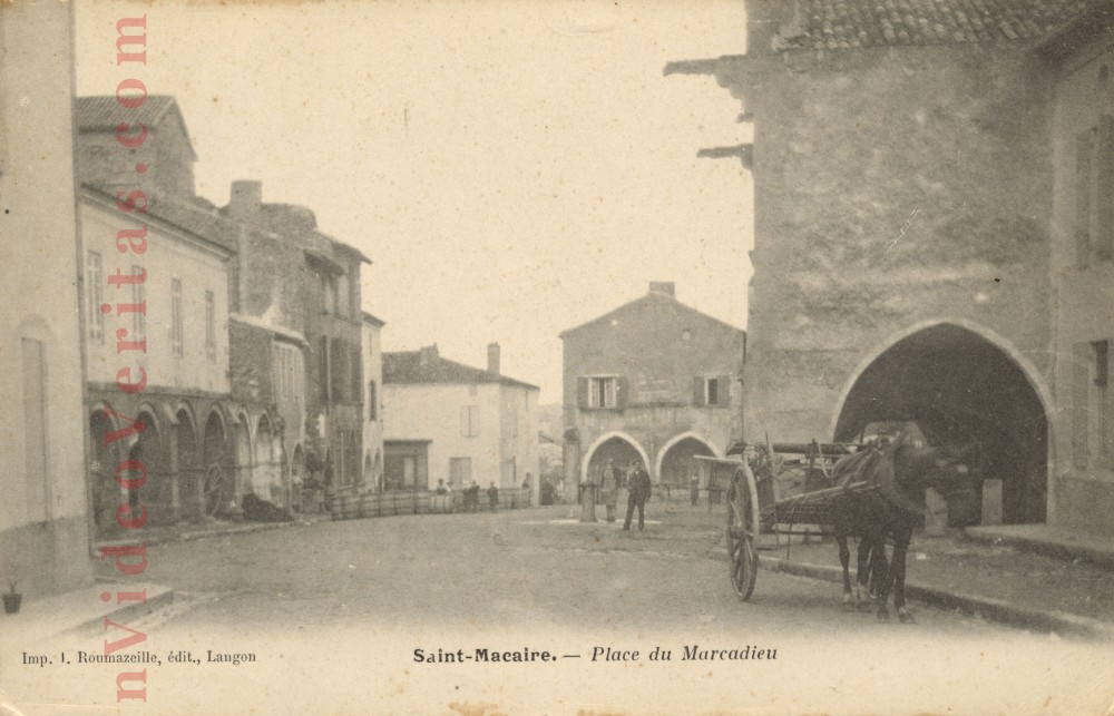 Saint Macaire Place du Mercadiou 01