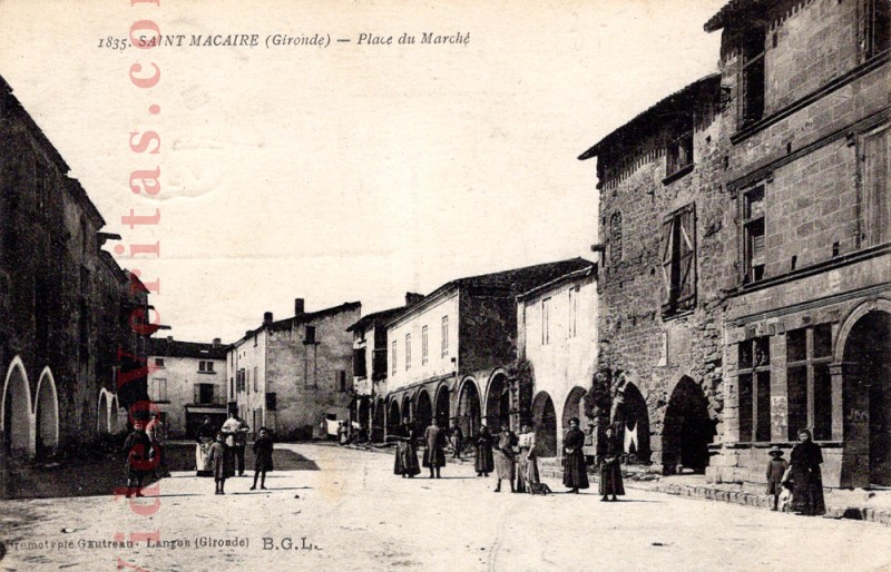 CPA St Macaire Place du Mercadiou 2