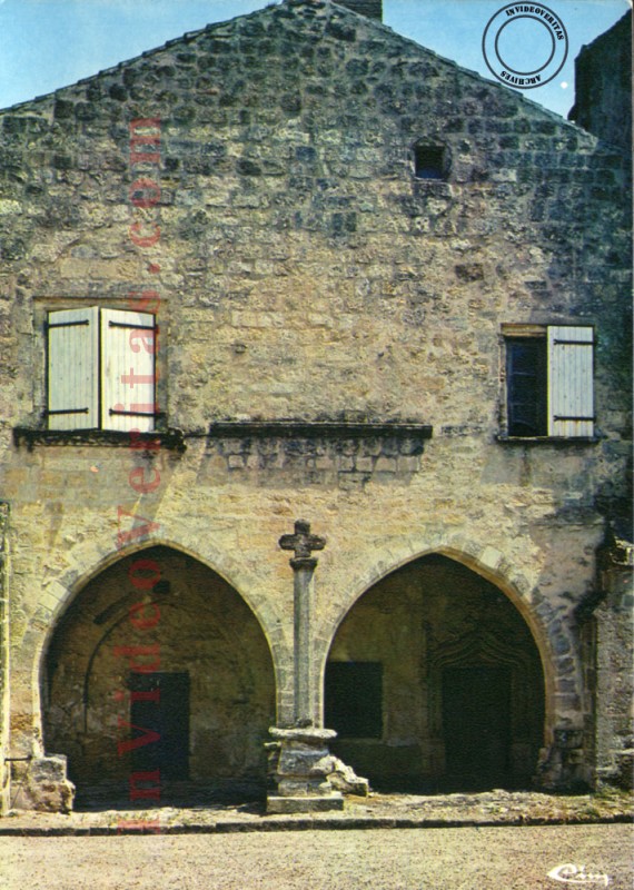 St Macaire Les arcades du Mercadiou