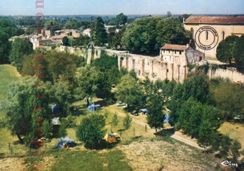 St Macaire Les remparts et le camping