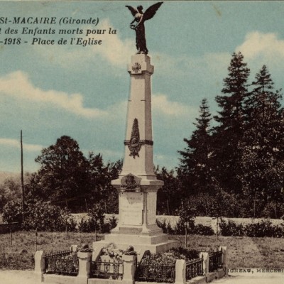 Saint Macaire Le Monument aux Morts Place de l Eglise