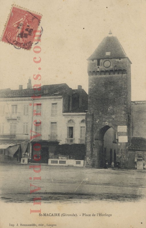 Saint Macaire Place de l horloge 02