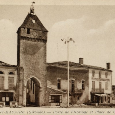 Saint Macaire Porte de l Horloge et Place de Gaulle