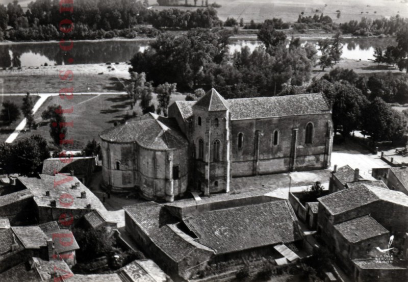 Saint Macaire l Eglise vue aerienne