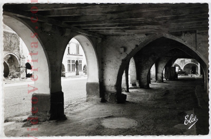 st macaire couverts place mercaillou